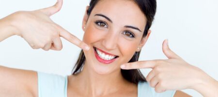 ¿POR QUÉ DEBES HACER UNA LIMPIEZA DENTAL AL AÑO?
